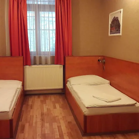 Easy Star Hotel