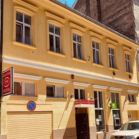 Easy Star Hotel