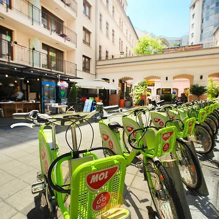 Easy Star Budapest